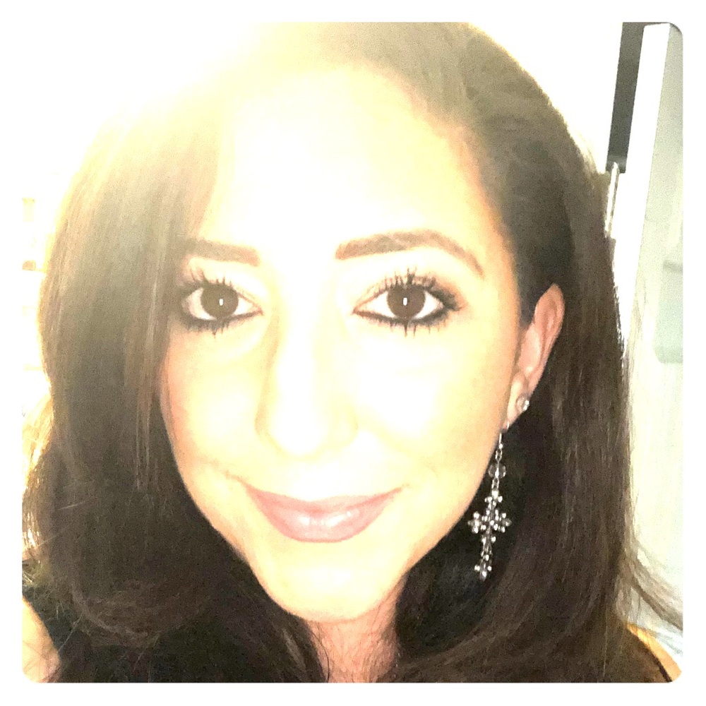 Meet your Posher, Nia